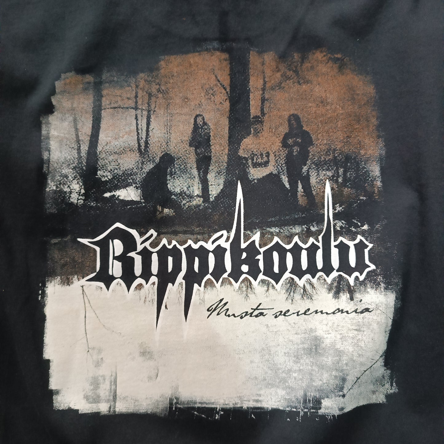 RIPPIKOULU - MUSTA SEREMONIA T-SHIRT